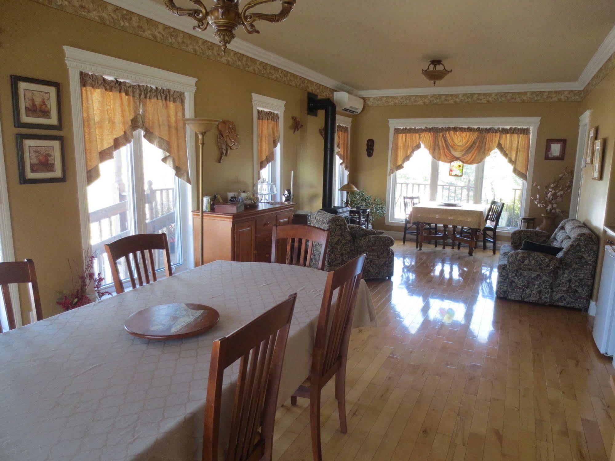 Au Nidaigle Bed & Breakfast Saint-Basile Exterior photo